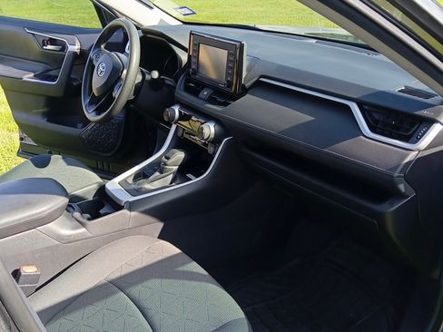 Used 2021 Toyota RAV4 XLE FWD image 9