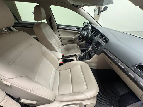 Used 2017 Volkswagen Golf Alltrack S image 11