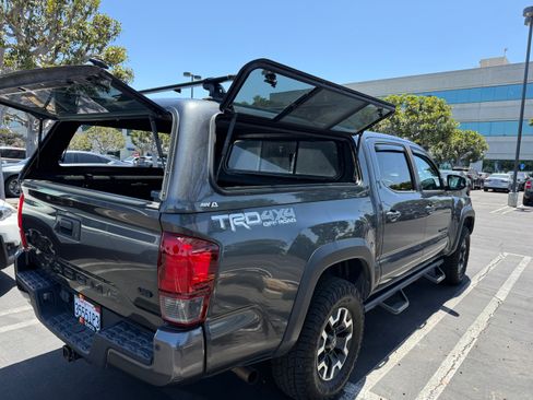 Used 2019 Toyota Tacoma TRD Off-Road AWD/4WD image 8