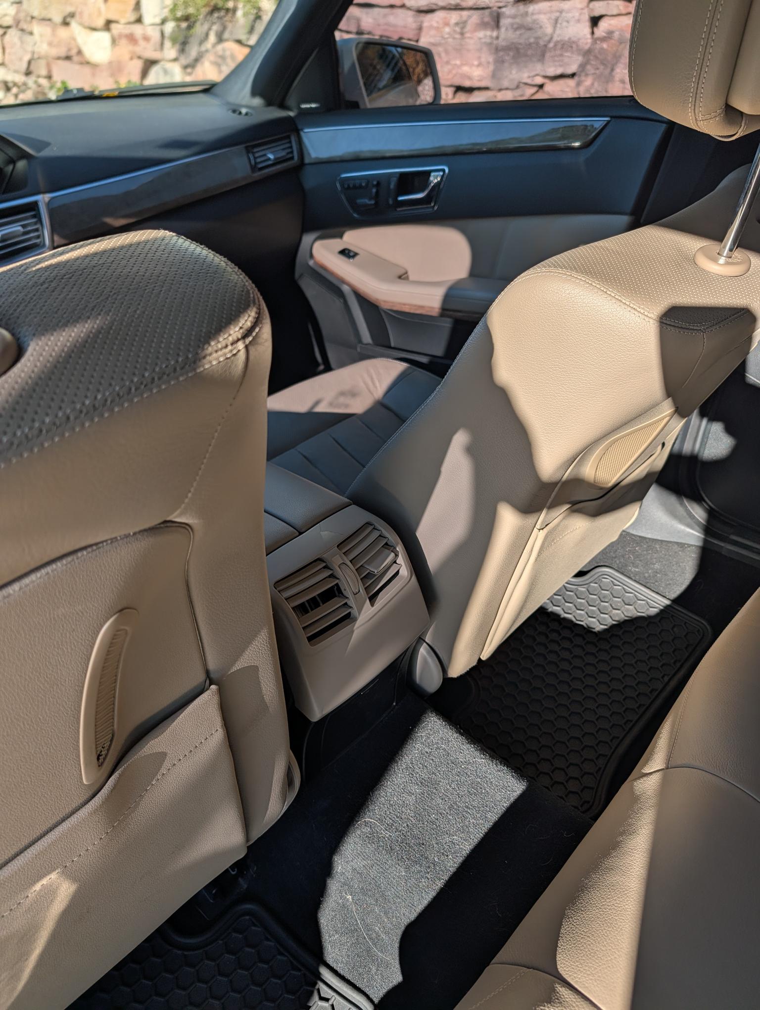 Used 2011 Mercedes-Benz E 550 4MATIC Sedan image 9