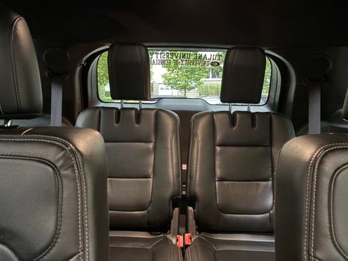 Used 2018 Ford Explorer Limited AWD/4WD image 11