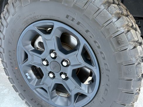 Used 2023 Jeep Gladiator Sport image 11