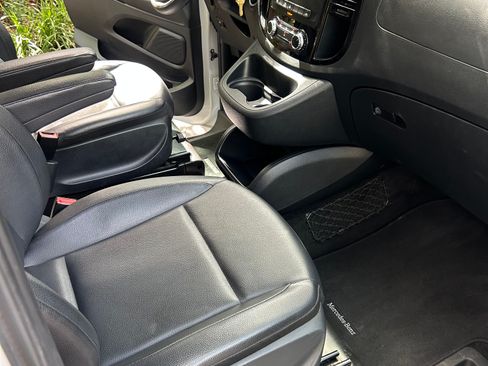Used 2022 Mercedes-Benz Metris Passenger image 8
