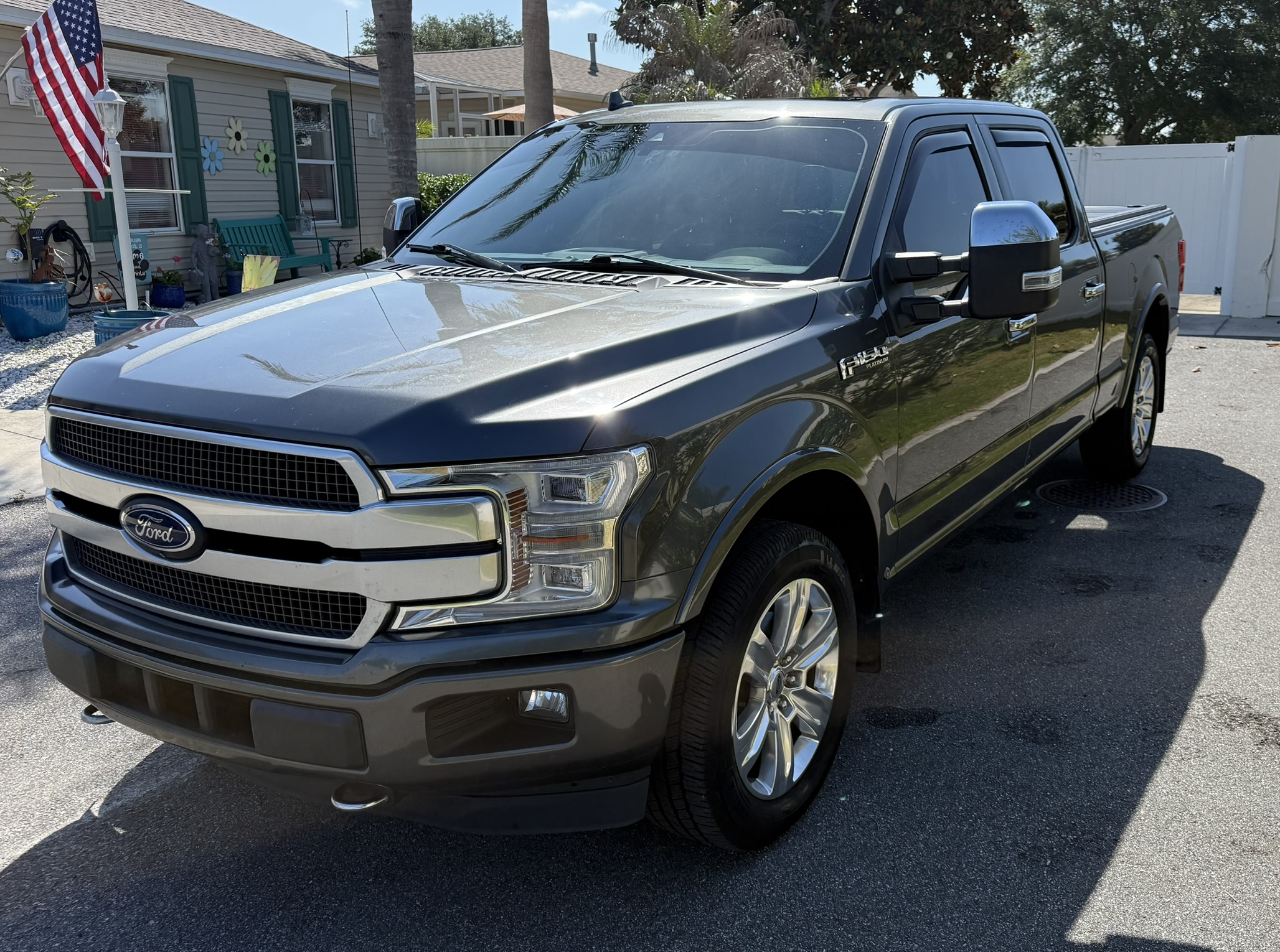 Used 2020 Ford F150 Platinum w/ Equipment Group 701A Luxury AWD/4WD image 4