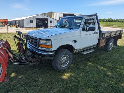 Used 1997 Ford F250 4x4 Regular Cab Heavy Duty image 2