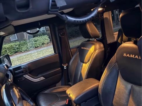 Used 2015 Jeep Wrangler Unlimited Sahara image 8