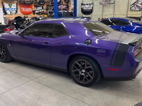 Used 2016 Dodge Challenger R/T Scat Pack w/ Leather Interior Group RWD image 2