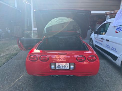 Used 2002 Chevrolet Corvette Coupe RWD image 8