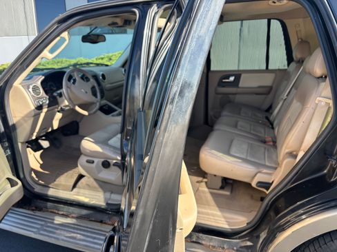 Used 2004 Ford Expedition Eddie Bauer image 8