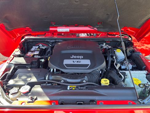 Used 2017 Jeep Wrangler Unlimited Sahara w/ Max Tow Package image 15