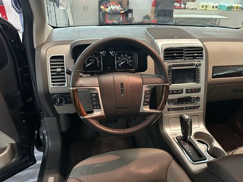 Used 2010 Lincoln MKX AWD image 16