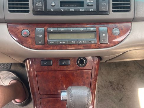 Used 2005 Toyota Camry XLE image 11