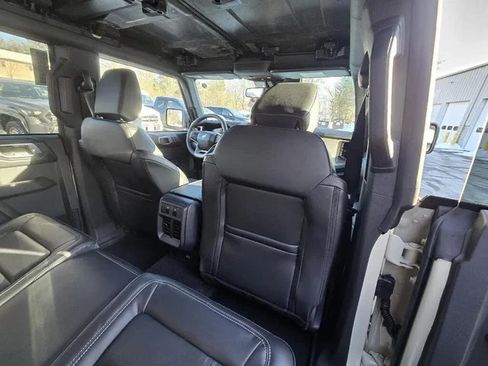 Used 2025 Ford Bronco Outer Banks w/ Sasquatch Package AWD/4WD image 9