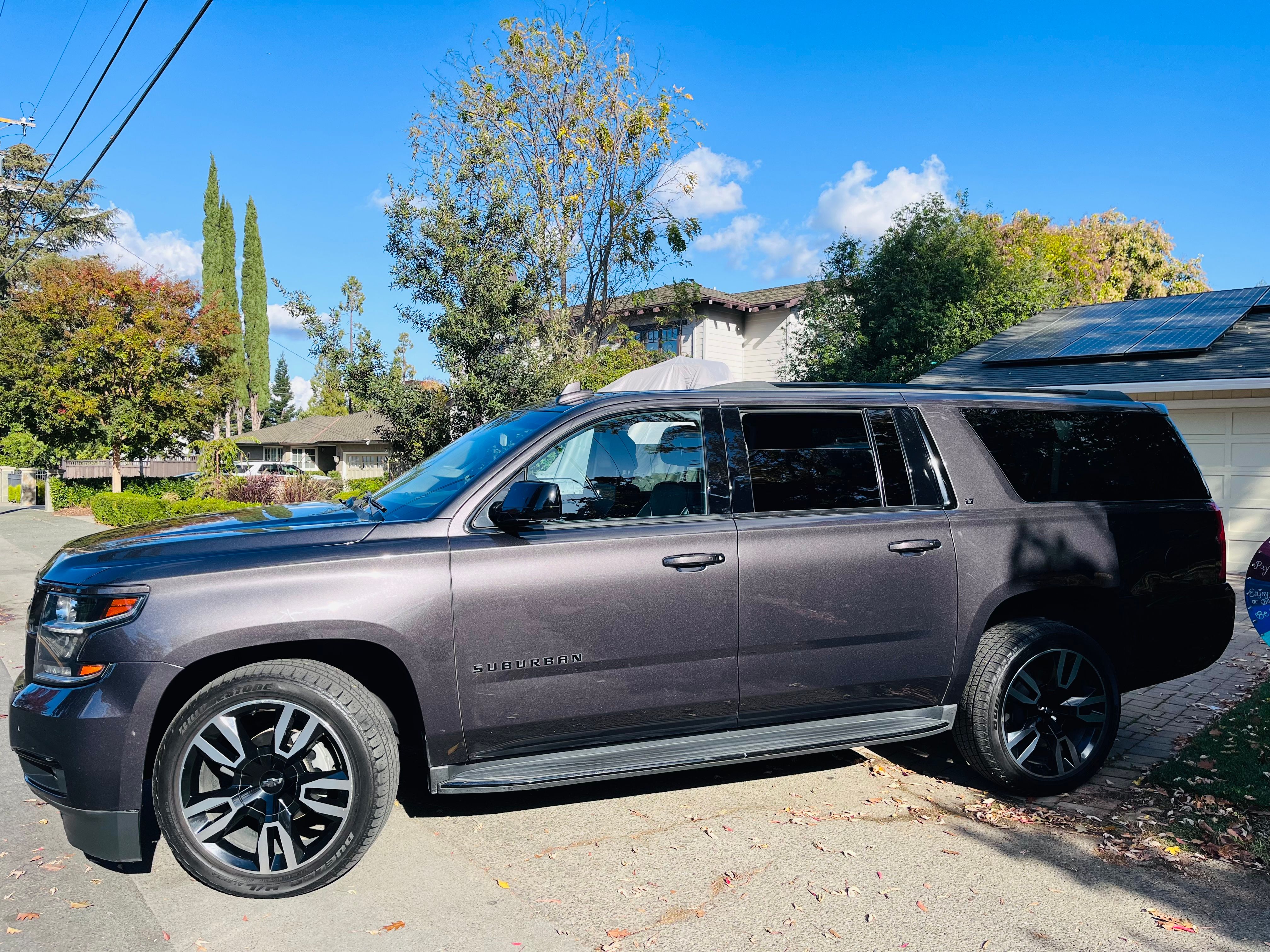 Used 2018 Chevrolet Suburban LT w/ Luxury Package AWD/4WD image 6