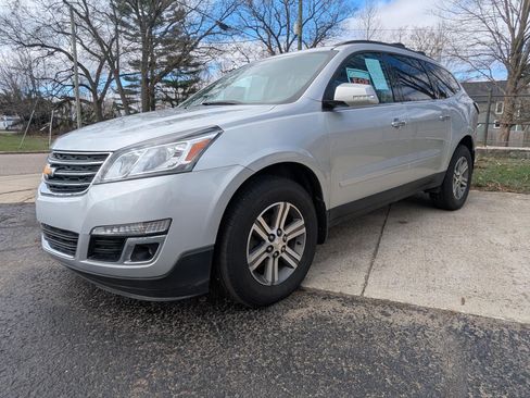 Used 2017 Chevrolet Traverse LT image 9