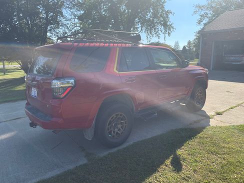 Used 2023 Toyota 4Runner 40th Anniversary SE image 5