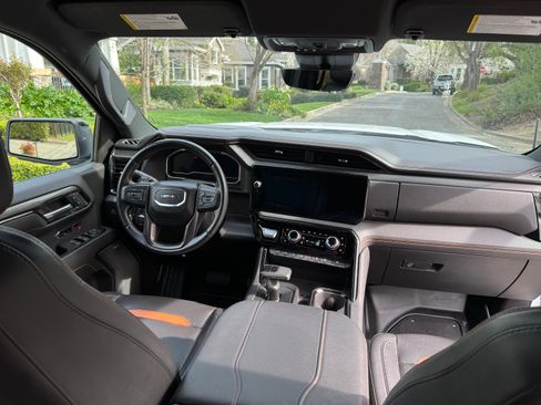 Used 2023 GMC Sierra 1500 AT4 w/ AT4 Premium Package image 9