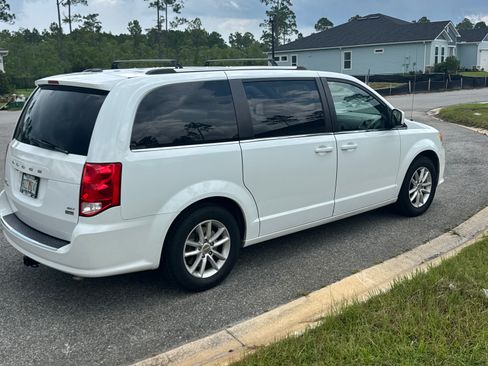 Used 2019 Dodge Grand Caravan SXT FWD image 5