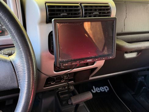 Used 2004 Jeep Wrangler X w/ Columbia Edition Group image 12