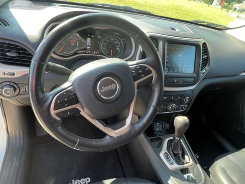 Used 2018 Jeep Cherokee Limited FWD image 13