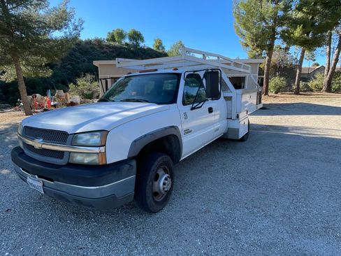 Used 2004 Chevrolet Silverado 3500 161.5 W.B. 4D w/ Heavy-Duty Power Package image 5