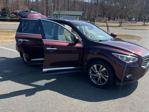 Used 2013 INFINITI JX35 AWD w/ Premium Pkg image 6