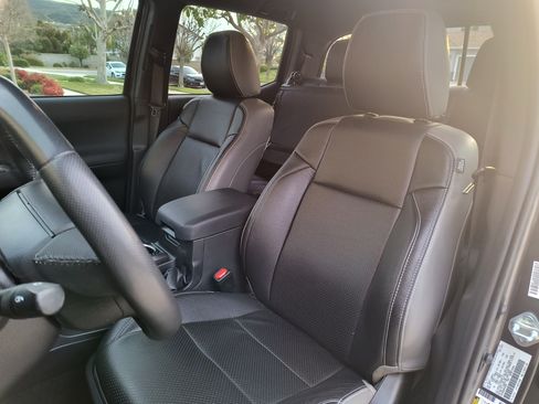 Used 2021 Toyota Tacoma TRD Off-Road image 5