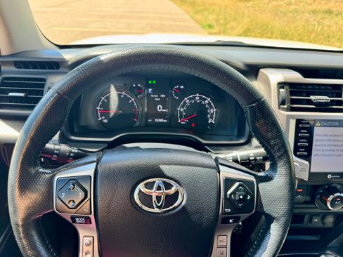 Used 2024 Toyota 4Runner SR5 Premium w/ Moonroof Package AWD/4WD image 18