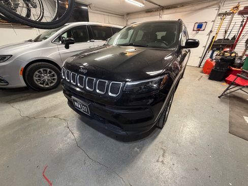 Used 2022 Jeep Compass Latitude w/ Sun and Sound Group image 2