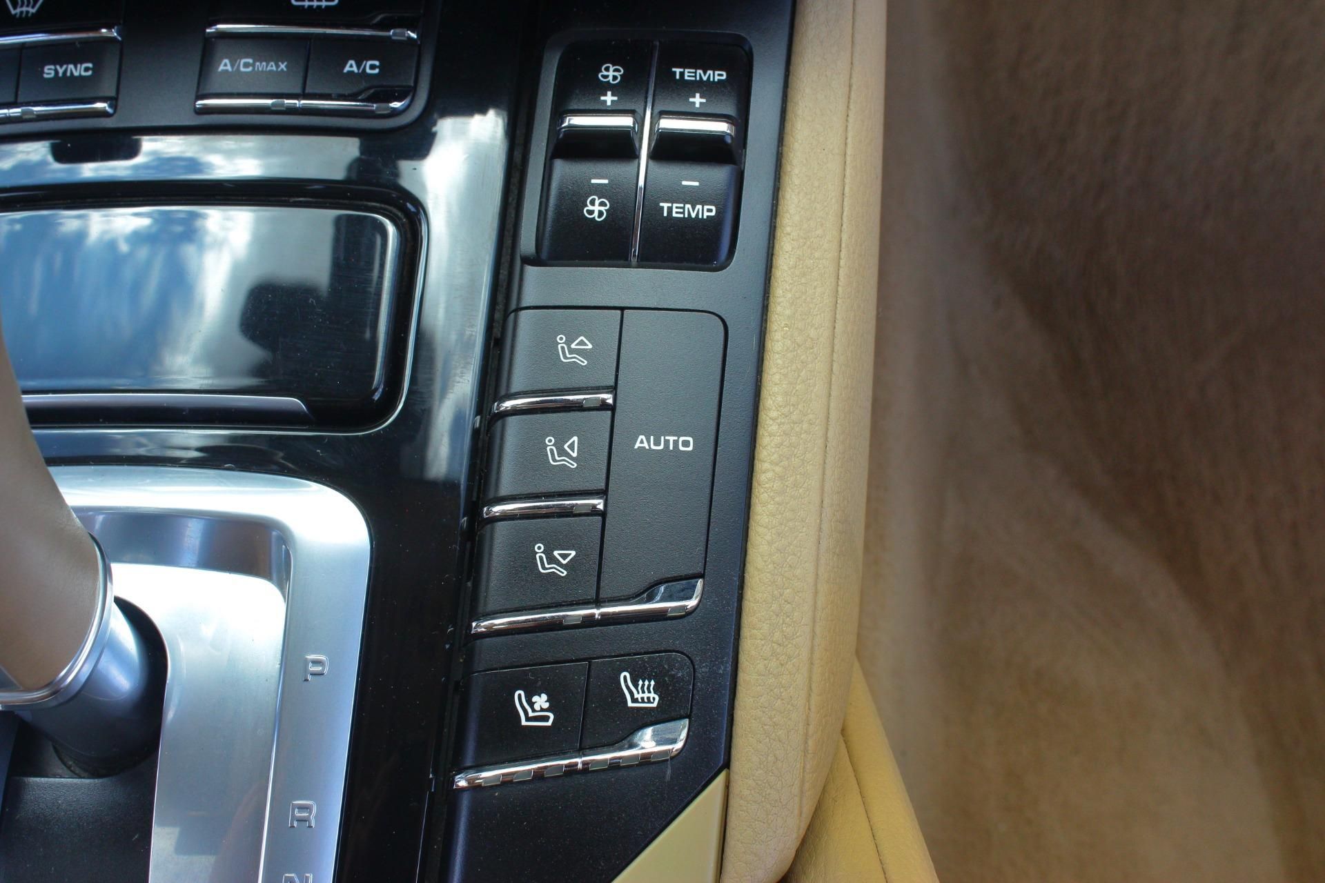 Used 2014 Porsche Cayenne Diesel AWD/4WD image 22