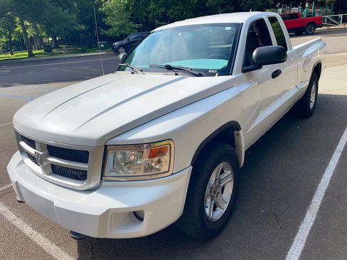 Used 2011 Dodge Dakota Big Horn w/ Skid Plate Group AWD/4WD image 1