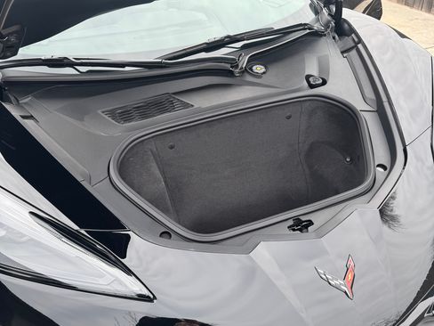 Used 2022 Chevrolet Corvette Stingray Coupe w/ Z51 Performance Package image 9