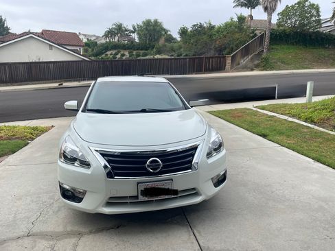 Used 2014 Nissan Altima 2.5 SV w/ Convenience Package FWD image 2