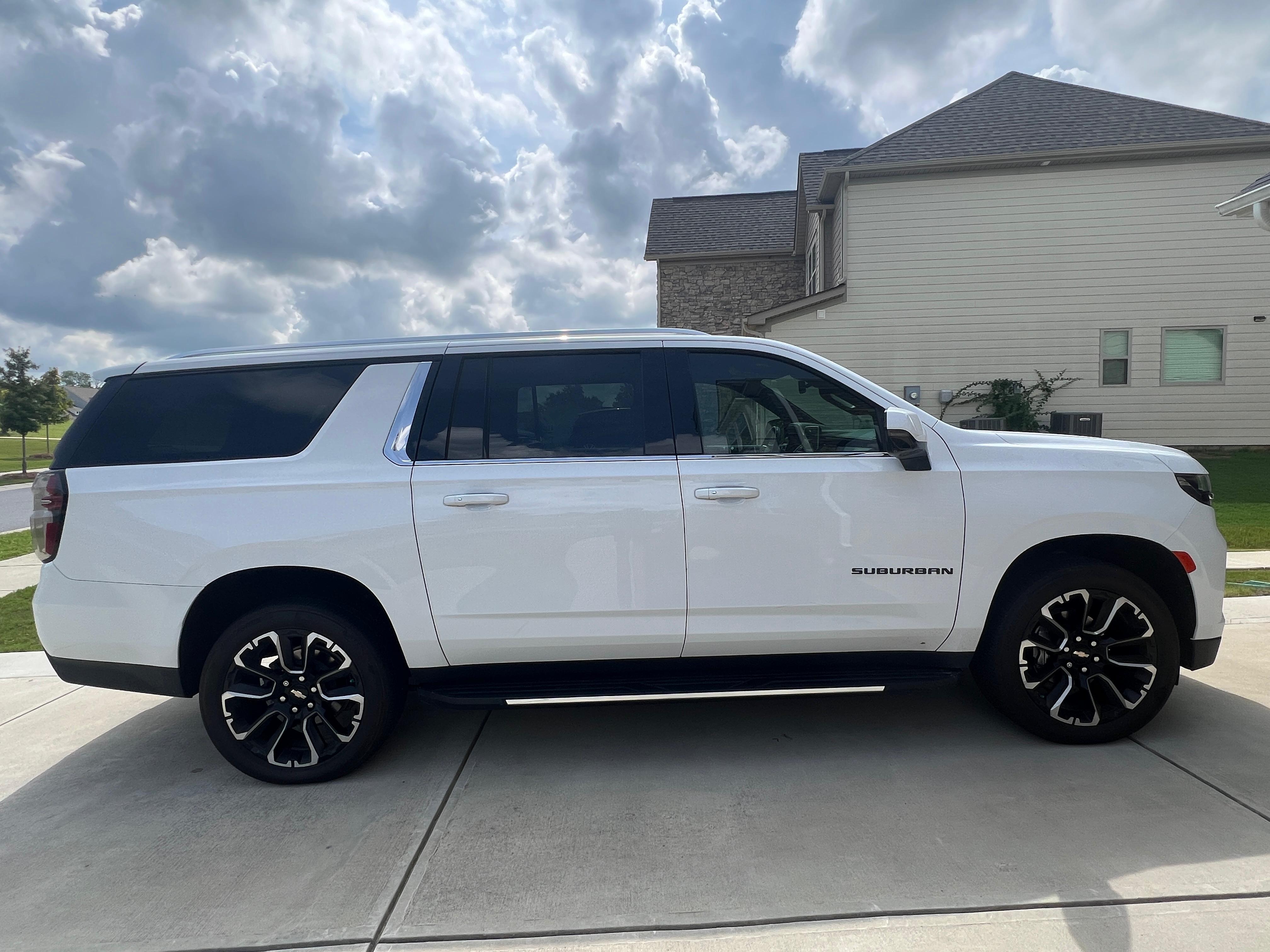 Used 2023 Chevrolet Suburban LT w/ Luxury Package AWD/4WD image 18