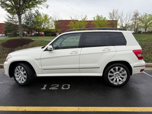 Used 2011 Mercedes-Benz GLK 350 4MATIC image 2