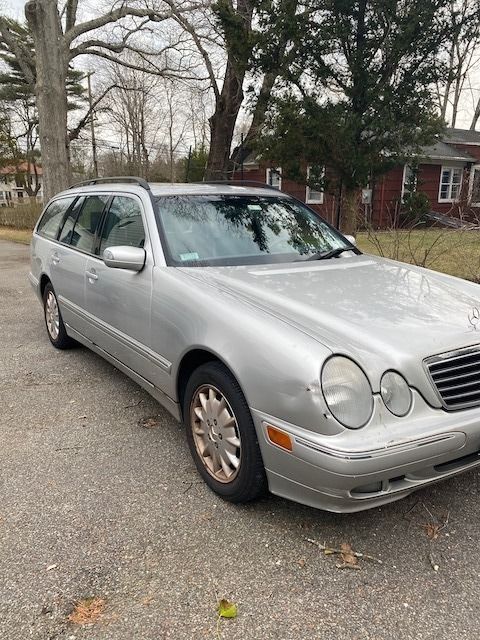 Used 2001 Mercedes-Benz E 320 Wagon image 2