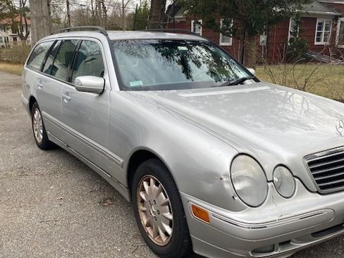 Used 2001 Mercedes-Benz E 320 Wagon image 2