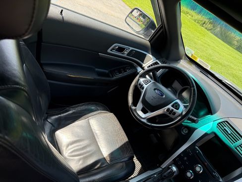 Used 2013 Ford Explorer XLT AWD/4WD image 18