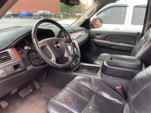 Used 2007 GMC Yukon XL SLT w/ SLT Preferred Equipment Group RWD image 5