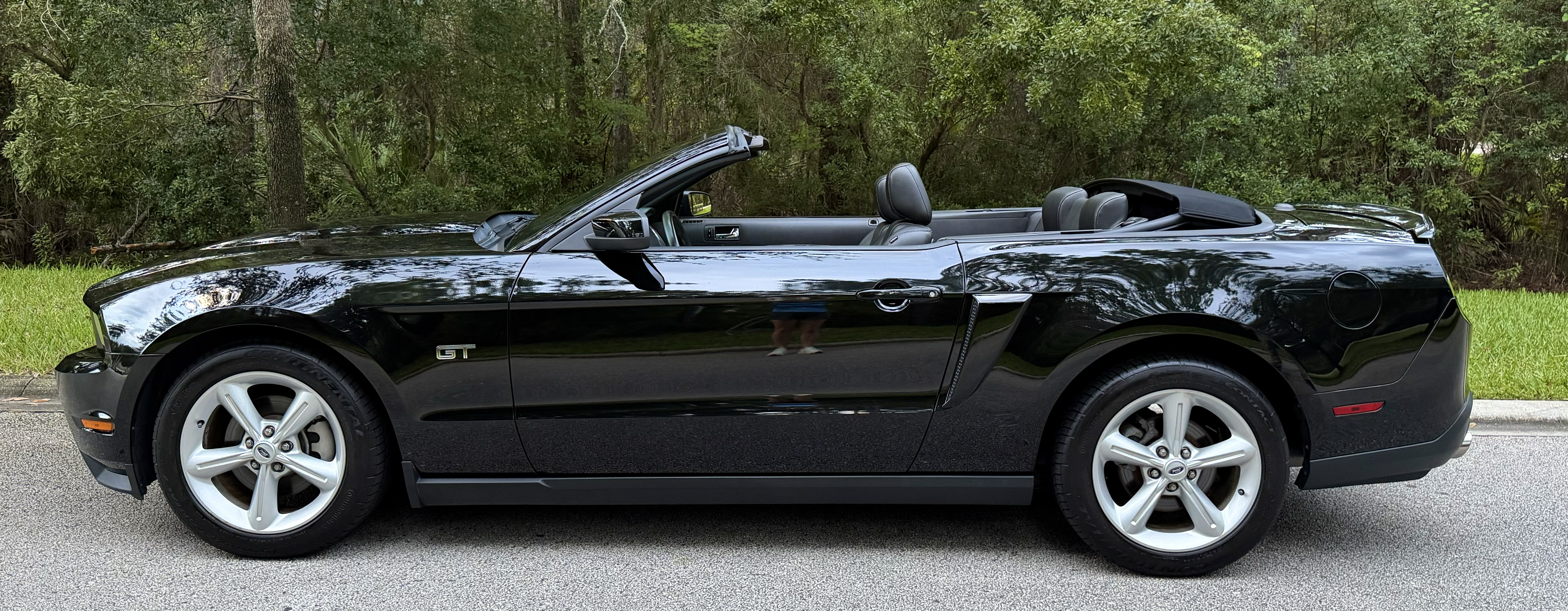 Used 2010 Ford Mustang GT Premium RWD image 11