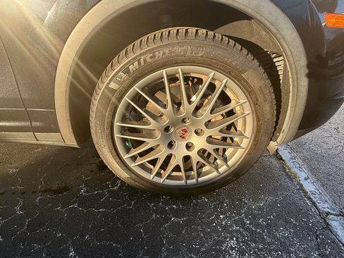 Used 2015 Porsche Cayenne S image 16