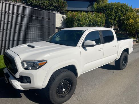 Used 2020 Toyota Tacoma TRD Sport image 1