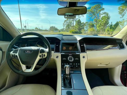 Used 2018 Ford Taurus Limited w/ Driver Assist Package image 18