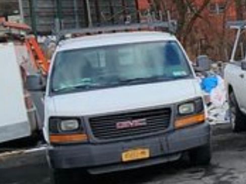 Used 2012 GMC Savana 2500 Van 3D image 5