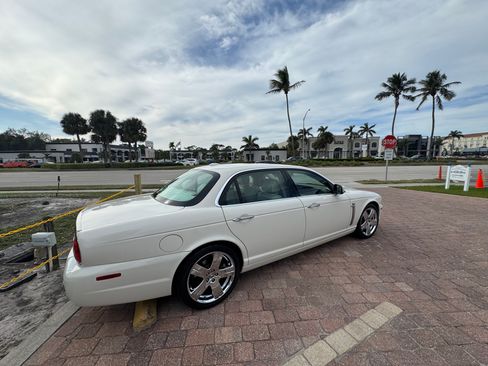 Used 2008 Jaguar XJ8 L RWD image 2