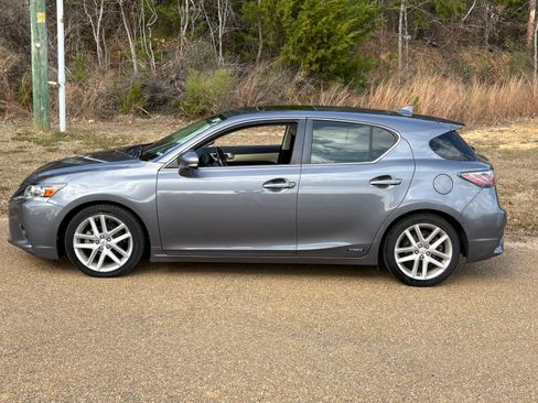 Used 2015 Lexus CT 200h image 1