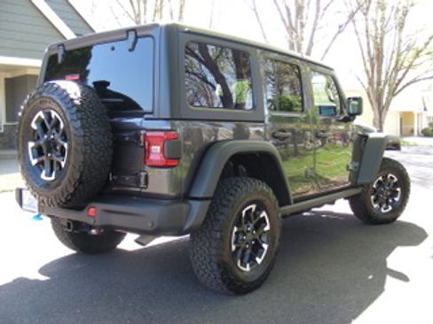 Used 2024 Jeep Wrangler Unlimited Rubicon 4xe w/ Capability Package AWD/4WD image 8