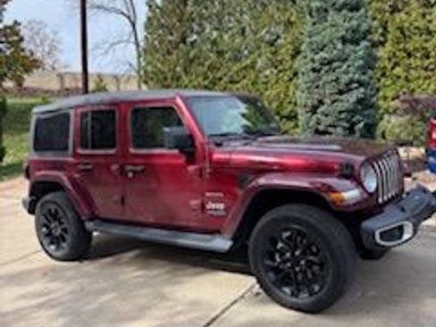 Used 2021 Jeep Wrangler Unlimited Sahara w/ Cold Weather Group image 5