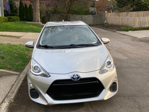 Used 2016 Toyota Prius C Three image 16