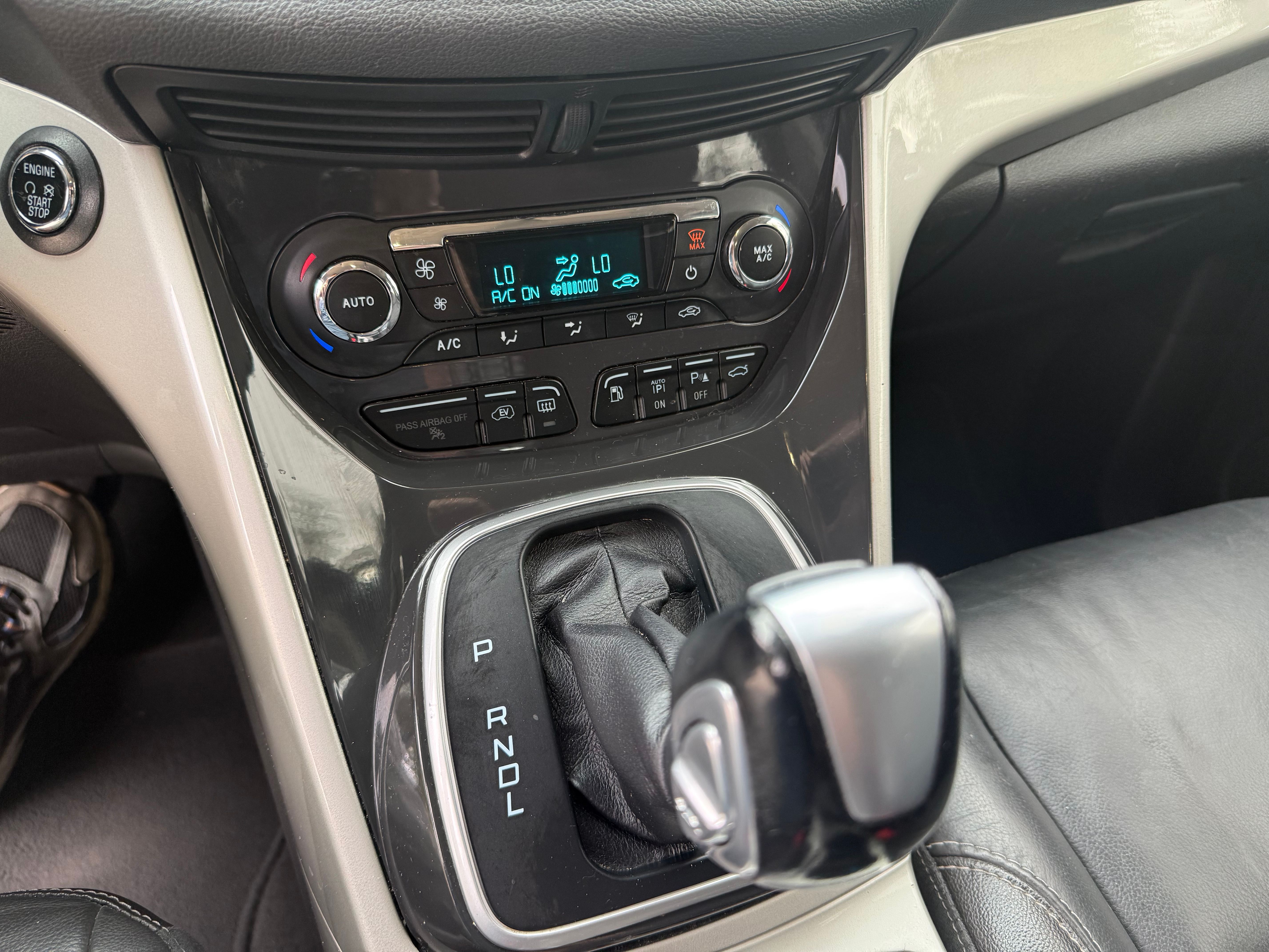 Used 2015 Ford C-MAX Energi SEL w/ Equipment Group 303A FWD image 15